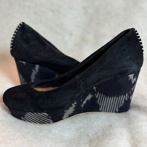 Reef High Tropic Black Suede Leather Wedge Pattern Heel Shoes - Women's Size 8